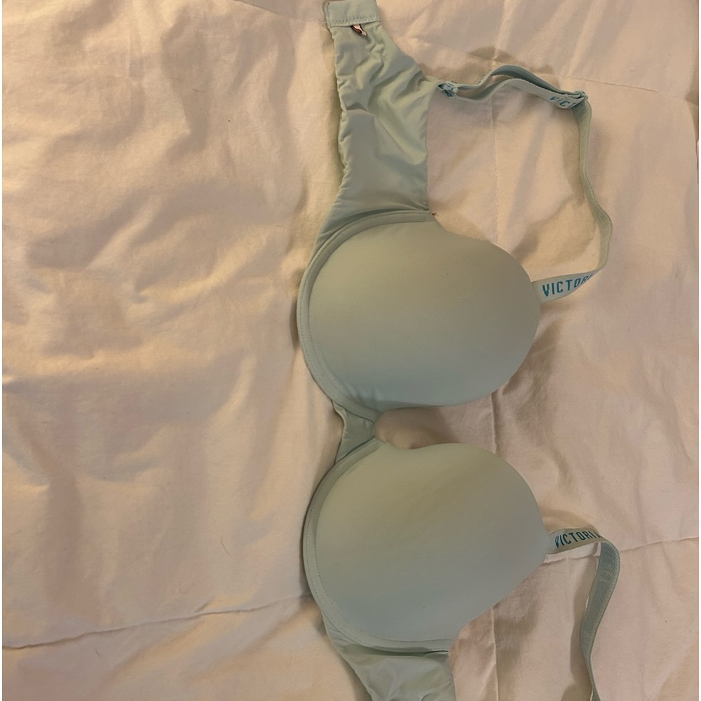 Beautiful lightly line Demi bra Victoria Secret